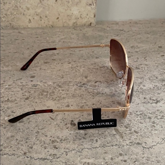 Banana Republic Oversized Gold Rim Sunglasses - Picture 5 of 9